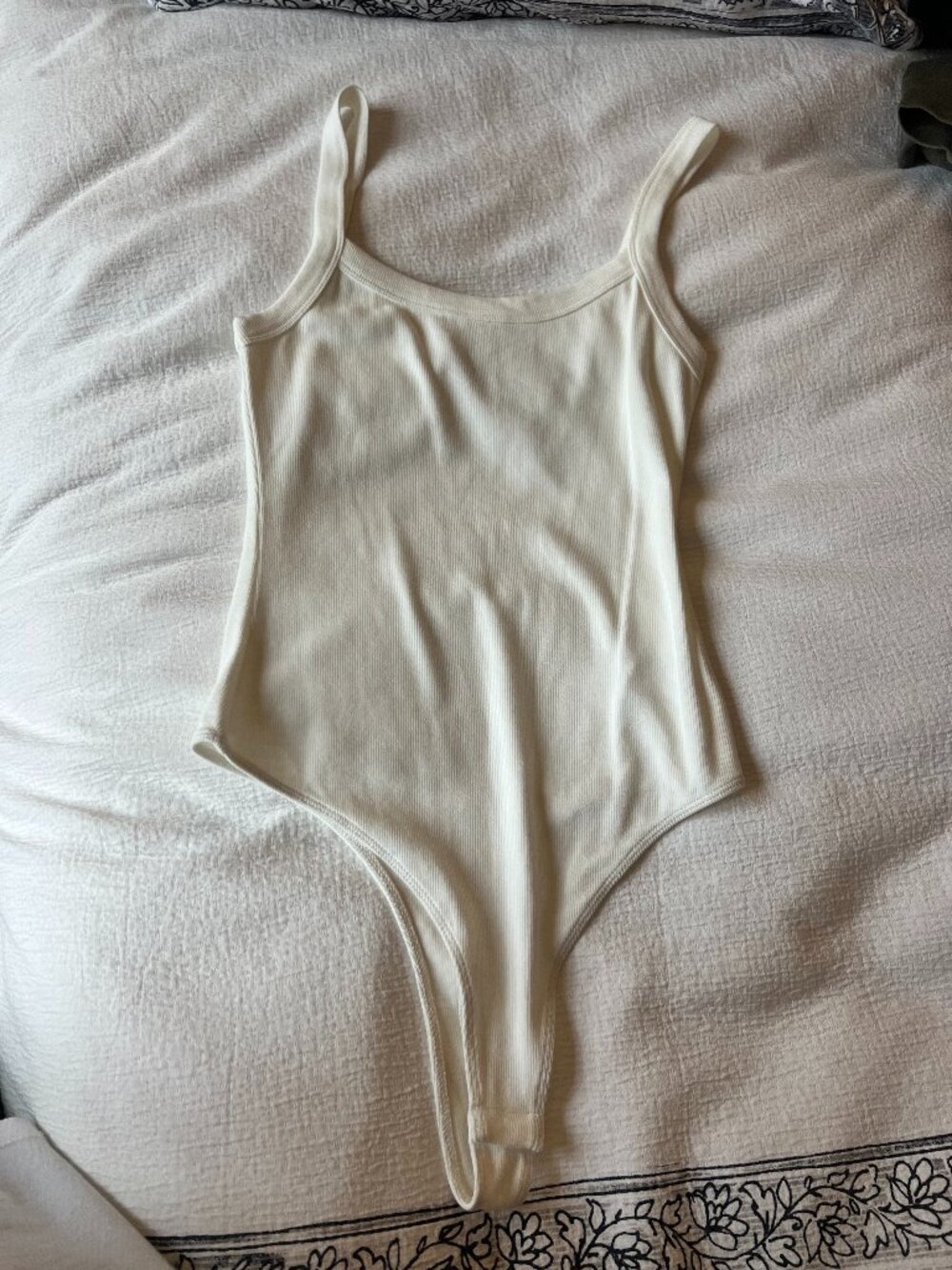 NWT Elodie Sleeveless/Spaghetti Strap White Ribbed Bodysuit, Size Small